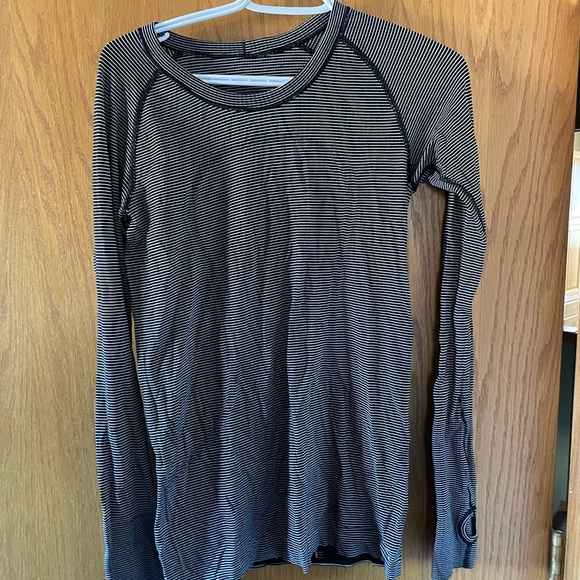 long sleeve workout shirt - Picture 2 of 2